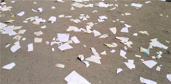 چرا دانش‌آموزان پس از امتحانات کتاب‌ها را پاره می‌کنند؟