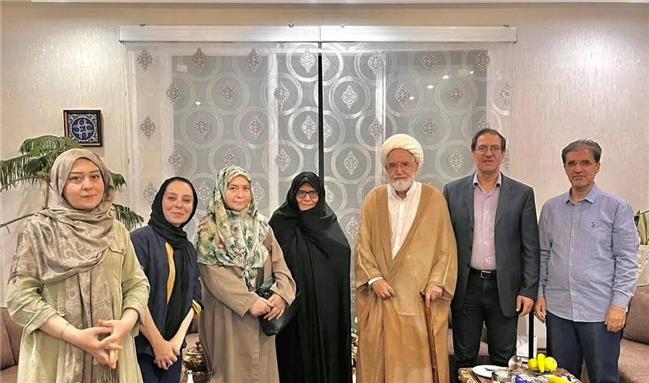 روزنامه اصولگرای جوان: کروبی با بی شرمی از تصمیمات رهبری انتقاد کرد