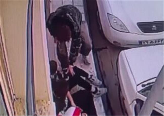 سرقت موبایل با ساطور/ فیلم