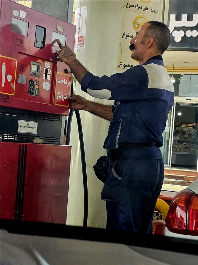 چگونه با موبایل بنزین بزنیم؟