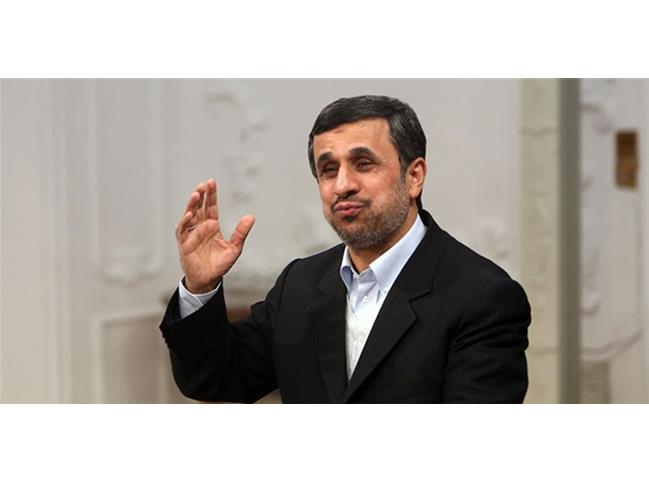 حرکت عجیب احمدی نژاد که تعجب رهبری را برانگیخت