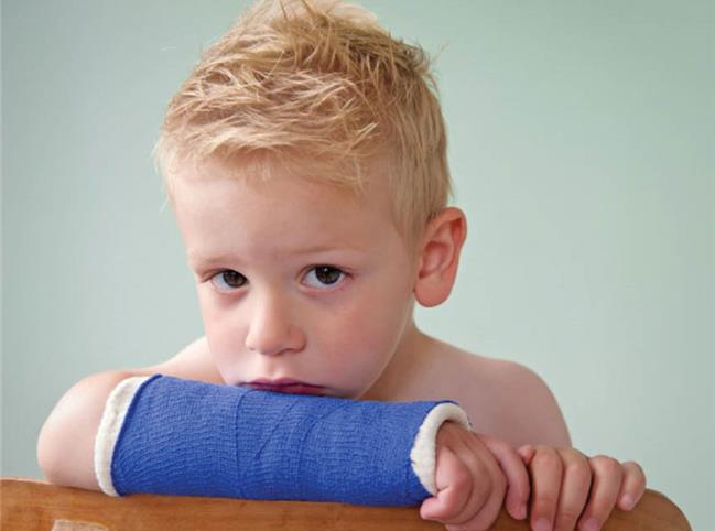 شکستگی استخوان در کودکی چه نشانه ای دارد