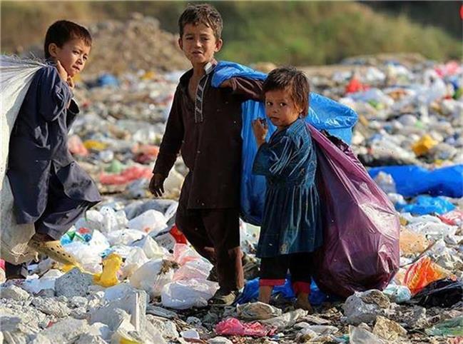 درآمد ۲۴ میلیارد تومانی سلاطین ضایعات تهران؛ سهم ۴۶۰۰ کودک زباله‌گرد، فقط نان خشک