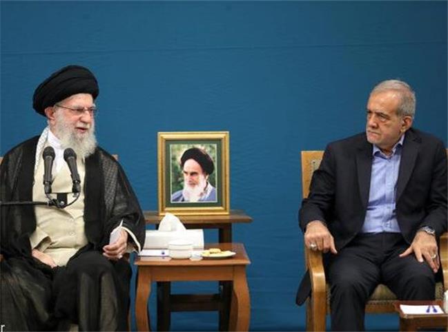 بی اعتنایی تندروها به تذکر رهبری؛ ادامه توهین‌ها به رئیس جمهور