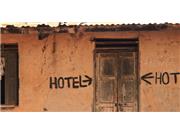 کثیف‌ترین  هتل دنیا،  در میان زباله‌ها!