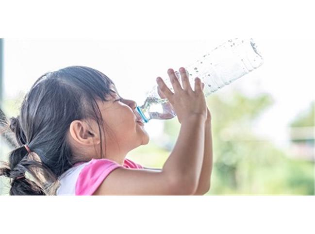 چرا باید برای سلامت خود آب بخوریم
